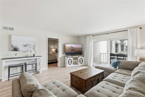 Condo in Saint Petersburg, Florida, 2 bedrooms  № 2266825 - photo 14