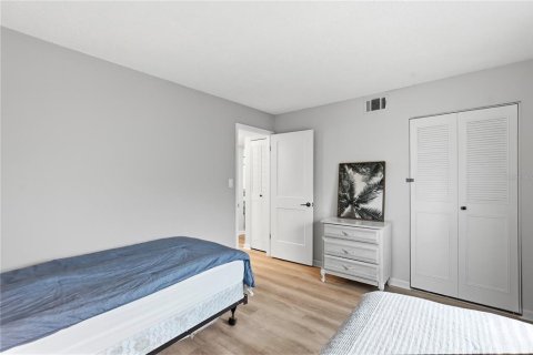 Condo in Saint Petersburg, Florida, 2 bedrooms  № 2266825 - photo 23