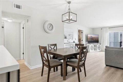Condo in Saint Petersburg, Florida, 2 bedrooms  № 2266825 - photo 12