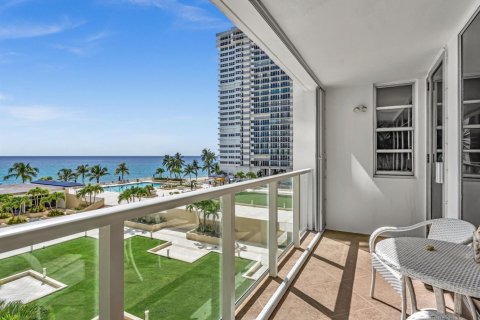 Copropriété à vendre à Fort Lauderdale, Floride: 1 chambre, 122.63 m2 № 2387043 - photo 10
