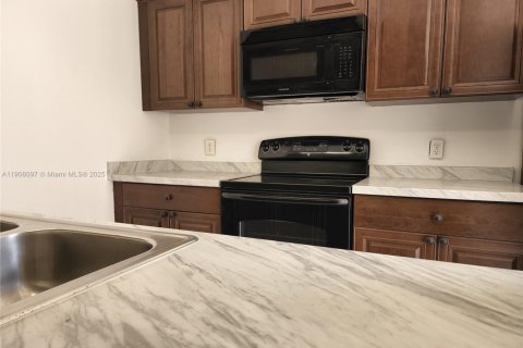 Adosado en alquiler en West Palm Beach, Florida, 2 dormitorios, 114.83 m2 № 1967767 - foto 9