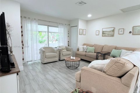 Casa en venta en Boca Raton, Florida, 3 dormitorios, 134.89 m2 № 2036251 - foto 3