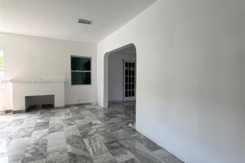 Immobilier commercial à vendre à Miami, Floride: 305.37 m2 № 1956944 - photo 2