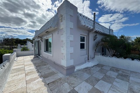 Immobilier commercial à vendre à Miami, Floride: 305.37 m2 № 1956944 - photo 8