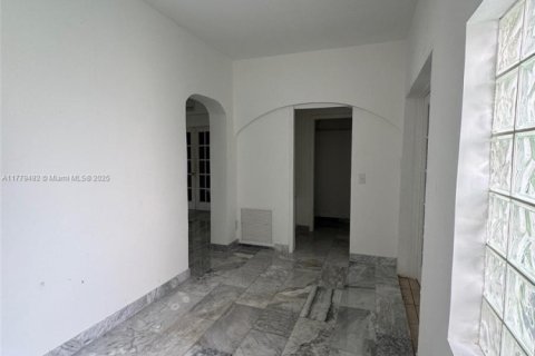 Immobilier commercial à vendre à Miami, Floride: 305.37 m2 № 1956944 - photo 5