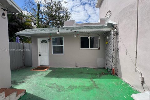 Immobilier commercial à vendre à Miami, Floride: 305.37 m2 № 1956944 - photo 12