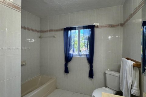 Immobilier commercial à vendre à Miami, Floride: 305.37 m2 № 1956944 - photo 9