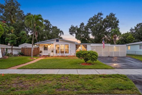 Casa en venta en West Park, Florida, 3 dormitorios, 104.42 m2 № 2401725 - foto 2