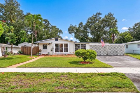 Casa en West Park, Florida 3 dormitorios, 104.42 m2 № 2401725