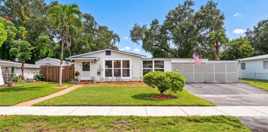 Casa en West Park, Florida 3 dormitorios, 104.42 m2 № 2401725