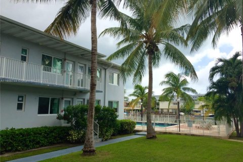 Condo in Miami Beach, Florida, 1 bedroom  № 1953387 - photo 18