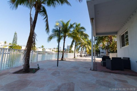 Condo in Miami Beach, Florida, 1 bedroom  № 1953387 - photo 15