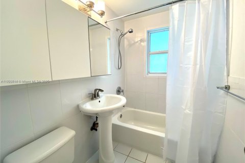 Condo in Miami Beach, Florida, 1 bedroom  № 1953387 - photo 12