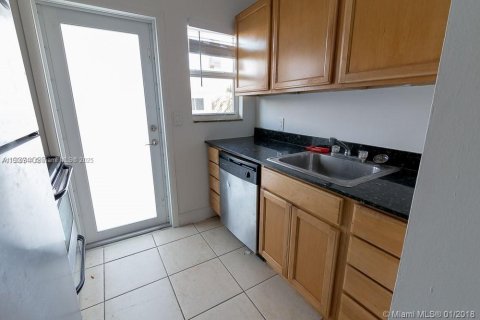 Condo in Miami Beach, Florida, 1 bedroom  № 1953387 - photo 11