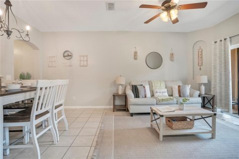 Townhouse in Davenport, Florida 4 bedrooms, 138.61 sq.m. № 2093969 - photo 13