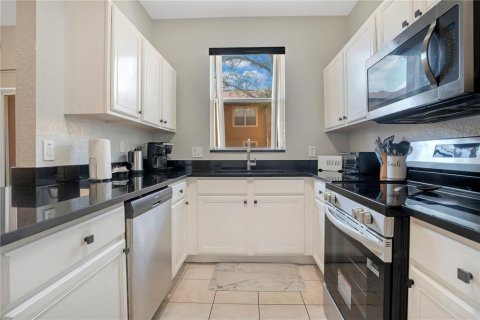 Townhouse in Davenport, Florida 4 bedrooms, 138.61 sq.m. № 2093969 - photo 5