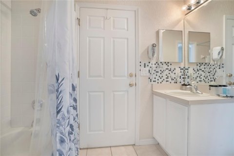 Townhouse in Davenport, Florida 4 bedrooms, 138.61 sq.m. № 2093969 - photo 21