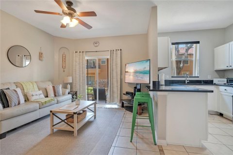 Townhouse in Davenport, Florida 4 bedrooms, 138.61 sq.m. № 2093969 - photo 7