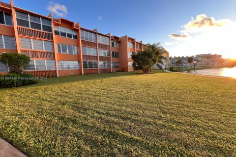 Condominio en alquiler en Miami, Florida, 1 dormitorio, 72.37 m2 № 1948723 - foto 25