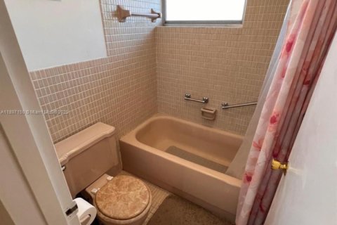 Condominio en alquiler en Miami, Florida, 1 dormitorio, 72.37 m2 № 1948723 - foto 18