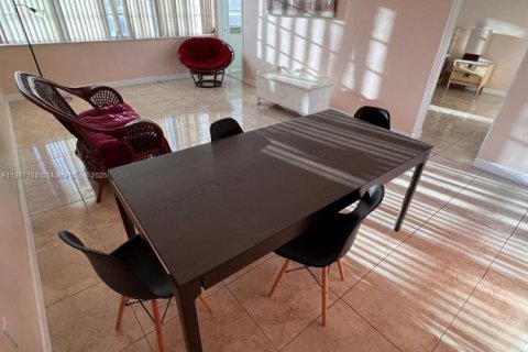 Condominio en alquiler en Miami, Florida, 1 dormitorio, 72.37 m2 № 1948723 - foto 6