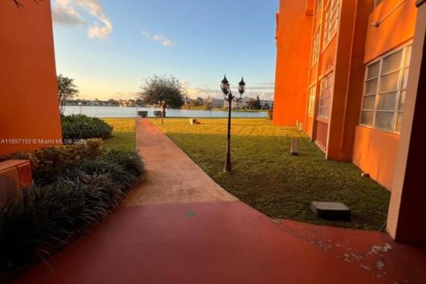Condominio en alquiler en Miami, Florida, 1 dormitorio, 72.37 m2 № 1948723 - foto 23
