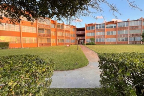 Condominio en alquiler en Miami, Florida, 1 dormitorio, 72.37 m2 № 1948723 - foto 27