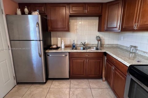 Condominio en alquiler en Miami, Florida, 1 dormitorio, 72.37 m2 № 1948723 - foto 4