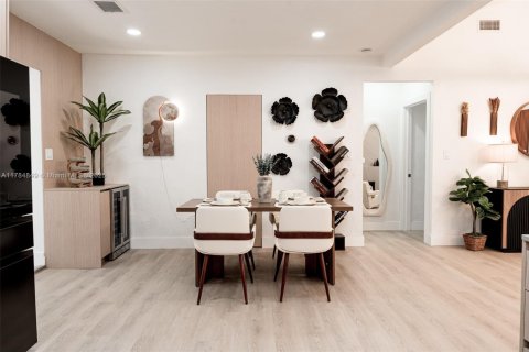 House in Miami, Florida 4 bedrooms, 141.12 sq.m. № 1860976 - photo 8