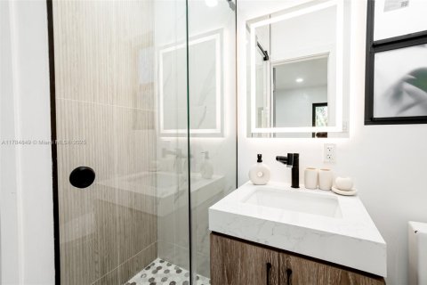 House in Miami, Florida 4 bedrooms, 141.12 sq.m. № 1860976 - photo 21