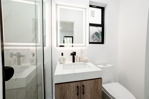House in Miami, Florida 4 bedrooms, 141.12 sq.m. № 1860976 - photo 22
