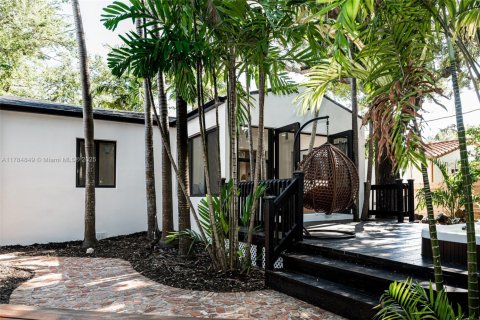 House in Miami, Florida 4 bedrooms, 141.12 sq.m. № 1860976 - photo 29