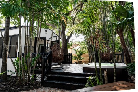 House in Miami, Florida 4 bedrooms, 141.12 sq.m. № 1860976 - photo 27