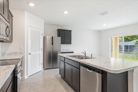 House in Sebastian, Florida 4 bedrooms, 171.96 sq.m. № 2083215 - photo 7