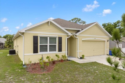 House in Sebastian, Florida 4 bedrooms, 171.96 sq.m. № 2083215