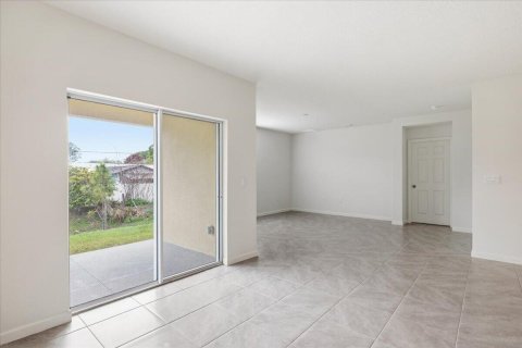 House in Sebastian, Florida 4 bedrooms, 171.96 sq.m. № 2083215 - photo 17