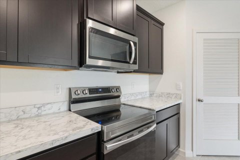 House in Sebastian, Florida 4 bedrooms, 171.96 sq.m. № 2083215 - photo 11