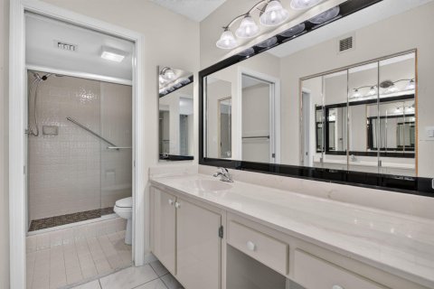 Condo in Tamarac, Florida, 2 bedrooms № 2087285 - photo 27