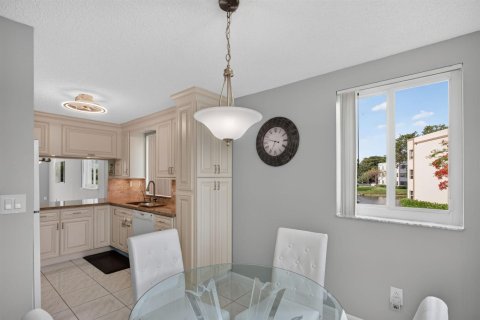 Condo in Tamarac, Florida, 2 bedrooms № 2087285 - photo 5