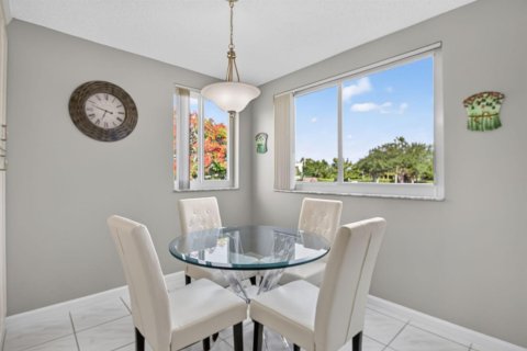 Condo in Tamarac, Florida, 2 bedrooms № 2087285 - photo 4