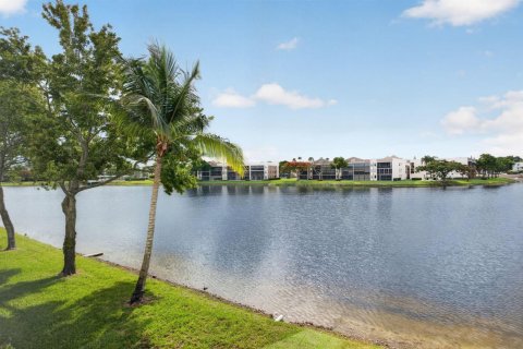 Condo in Tamarac, Florida, 2 bedrooms № 2087285 - photo 21