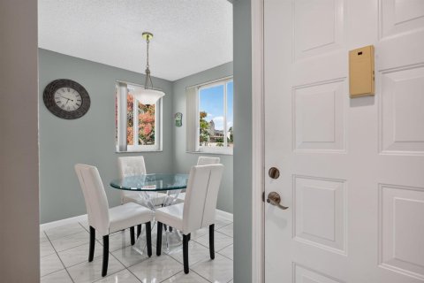 Condo in Tamarac, Florida, 2 bedrooms № 2087285 - photo 3