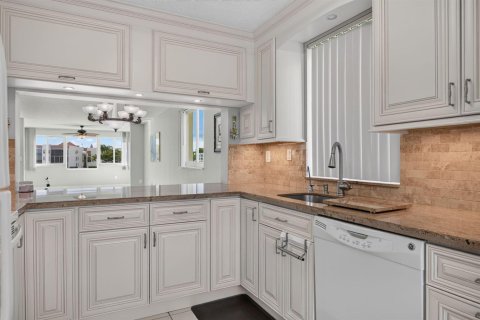 Condo in Tamarac, Florida, 2 bedrooms № 2087285 - photo 8