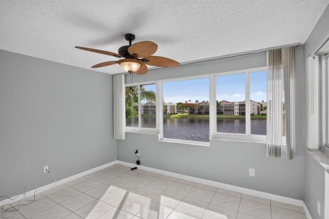 Condo in Tamarac, Florida, 2 bedrooms № 2087285 - photo 20