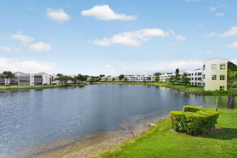 Condo in Tamarac, Florida, 2 bedrooms № 2087285 - photo 22
