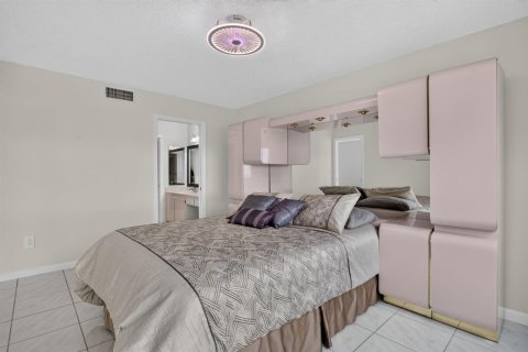 Condo in Tamarac, Florida, 2 bedrooms № 2087285 - photo 26