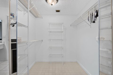 Condo in Tamarac, Florida, 2 bedrooms № 2087285 - photo 30