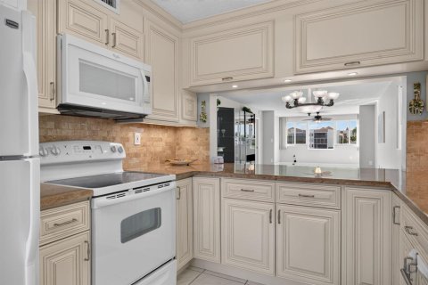 Condo in Tamarac, Florida, 2 bedrooms № 2087285 - photo 9