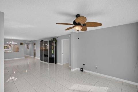 Condo in Tamarac, Florida, 2 bedrooms № 2087285 - photo 23