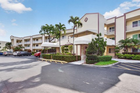 Condominio en Tamarac, Florida, 2 dormitorios № 2087285